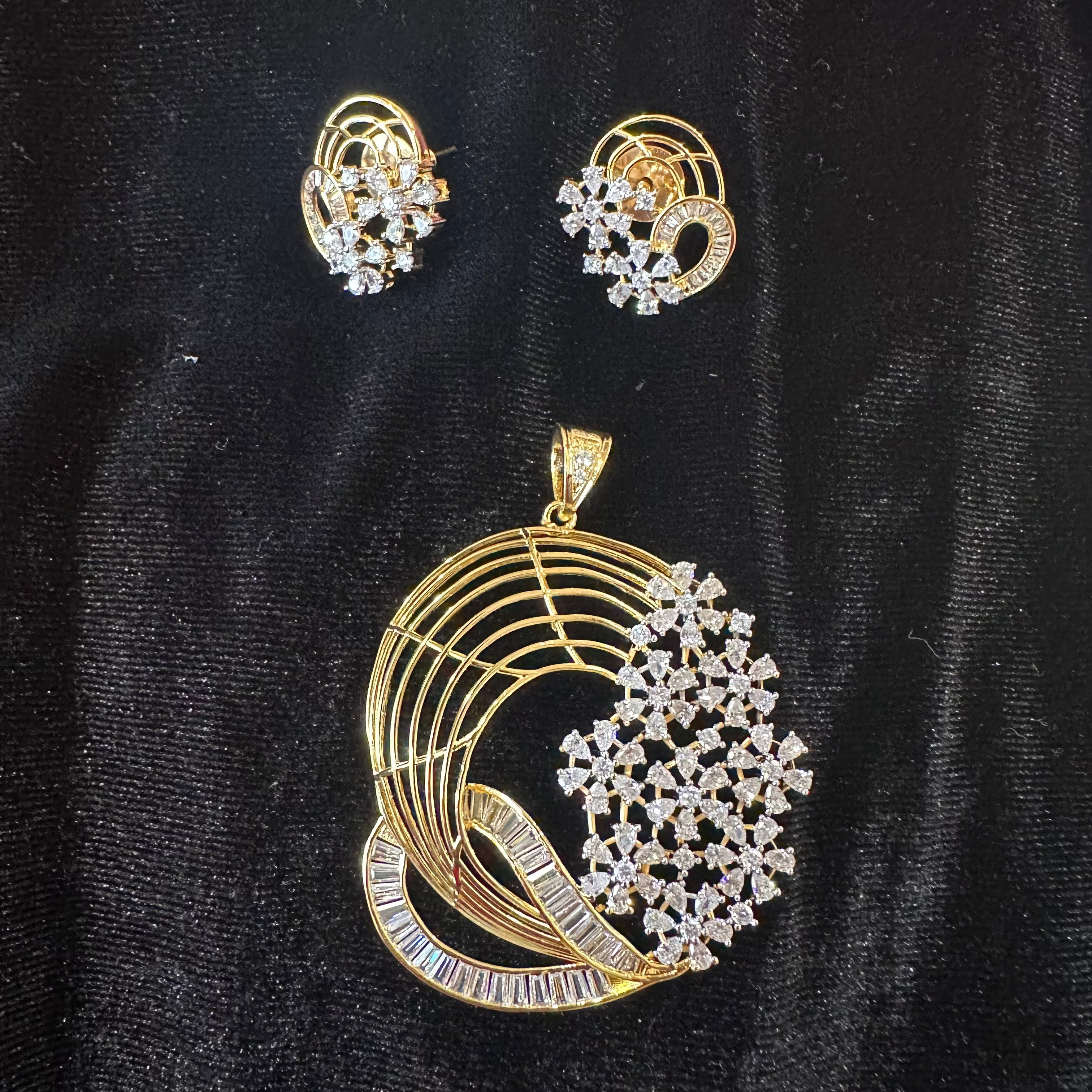 Oval shaped delicate crystal pendent