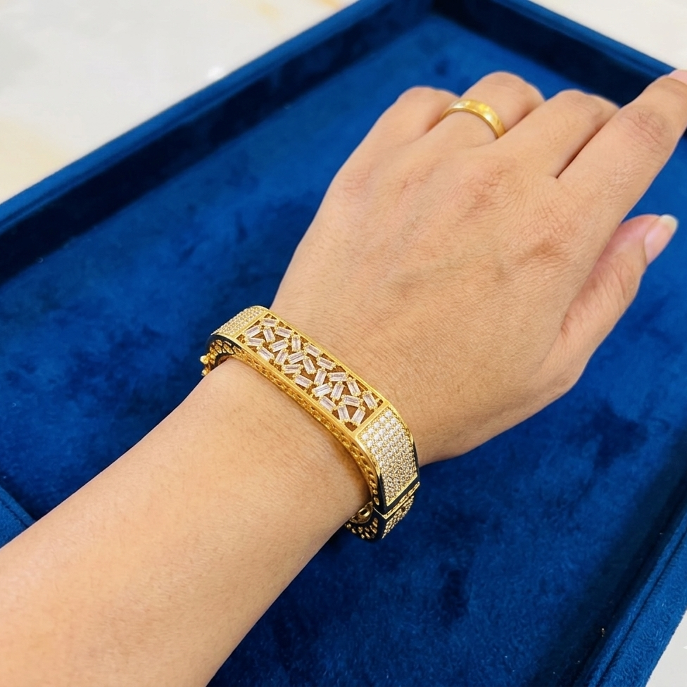 Majestic Royal golden Bracelet