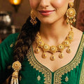 Elegant golden necklace